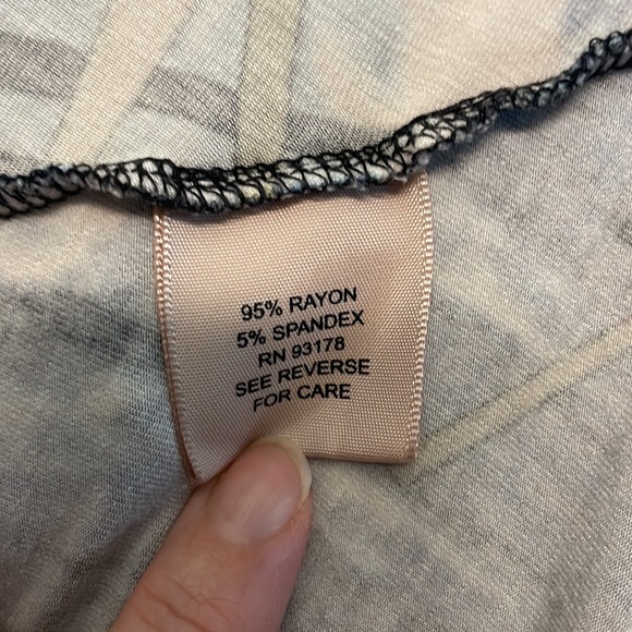 Flower print asymmetrical top (XL) - Picture 5 of 6